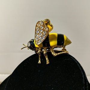 Bee brooch